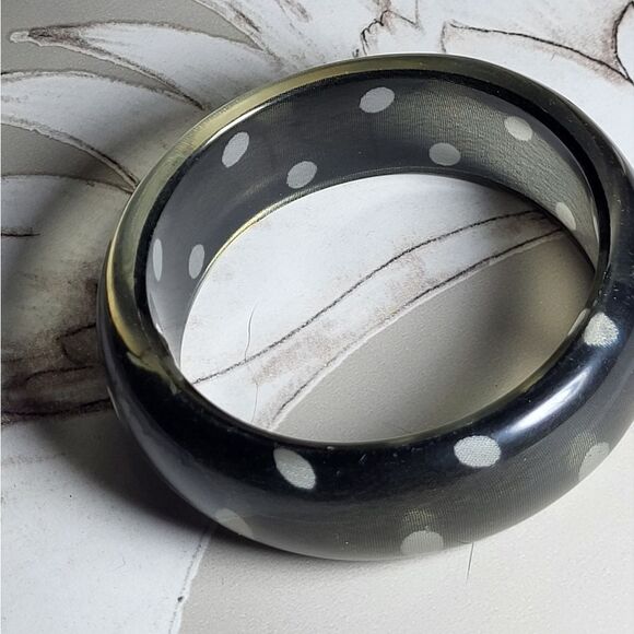 Vintage Black and White Polka Dot Resin Bangle Bracelet - Picture 2 of 6